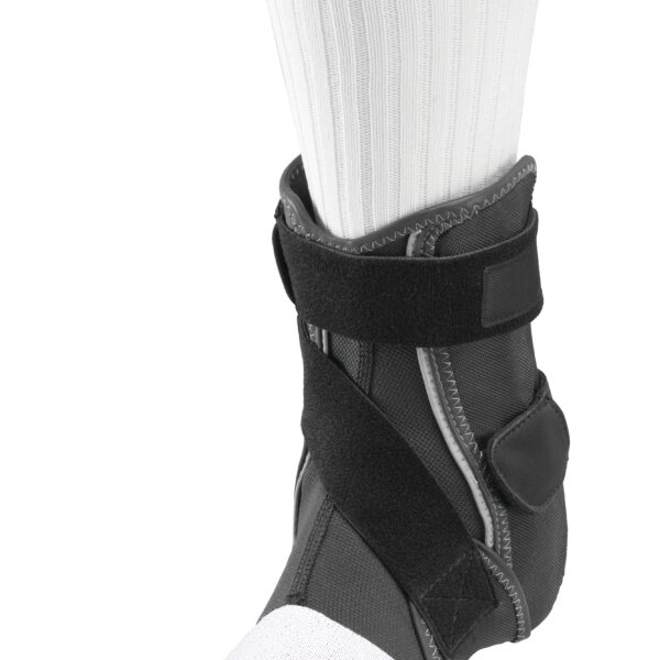 Mueller ankle hard shell ankle brace (L)